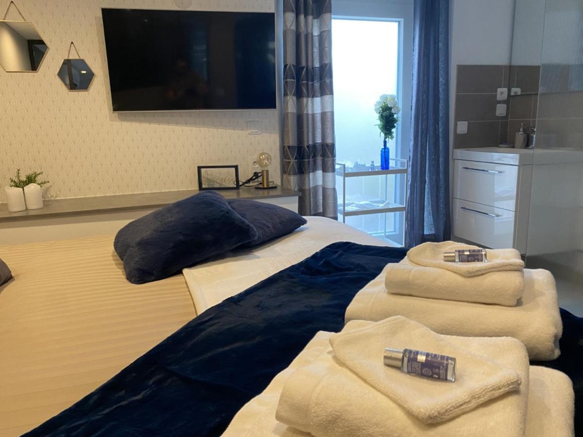 La Suite De Charme Du Mas De La Fontaine De Jonquier Avec Spa Privatif Seguret Bagian luar foto