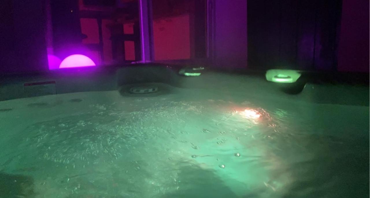 La Suite De Charme Du Mas De La Fontaine De Jonquier Avec Spa Privatif Seguret Bagian luar foto