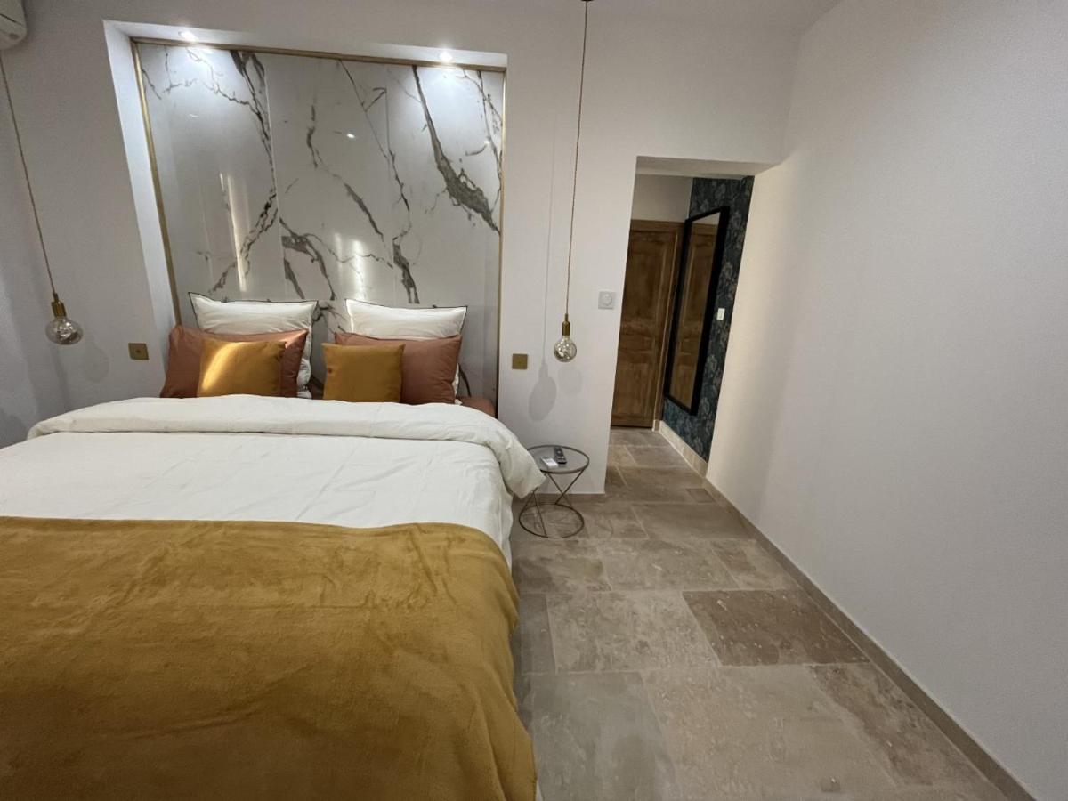 La Suite De Charme Du Mas De La Fontaine De Jonquier Avec Spa Privatif Seguret Bagian luar foto