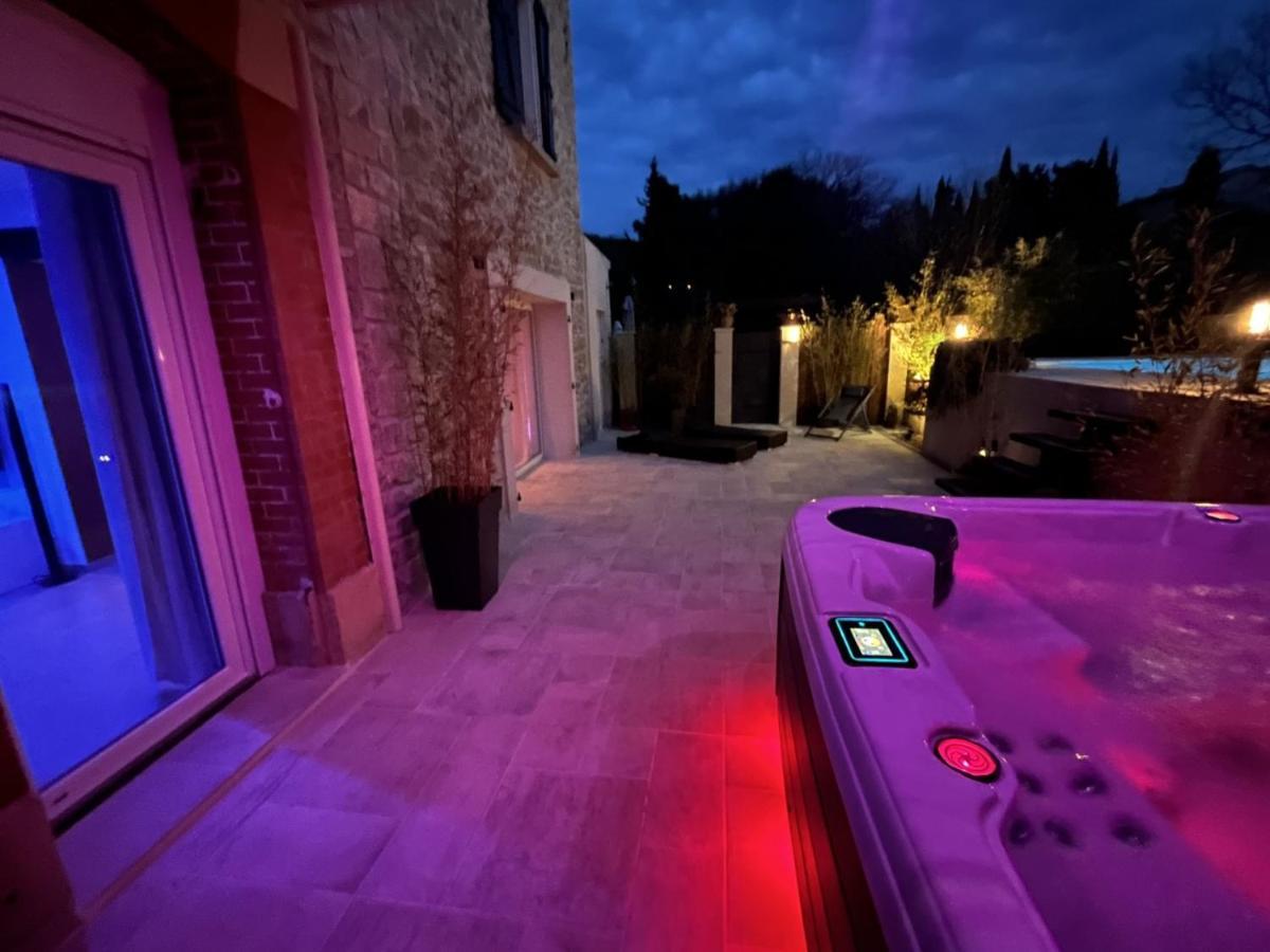 La Suite De Charme Du Mas De La Fontaine De Jonquier Avec Spa Privatif Seguret Bagian luar foto
