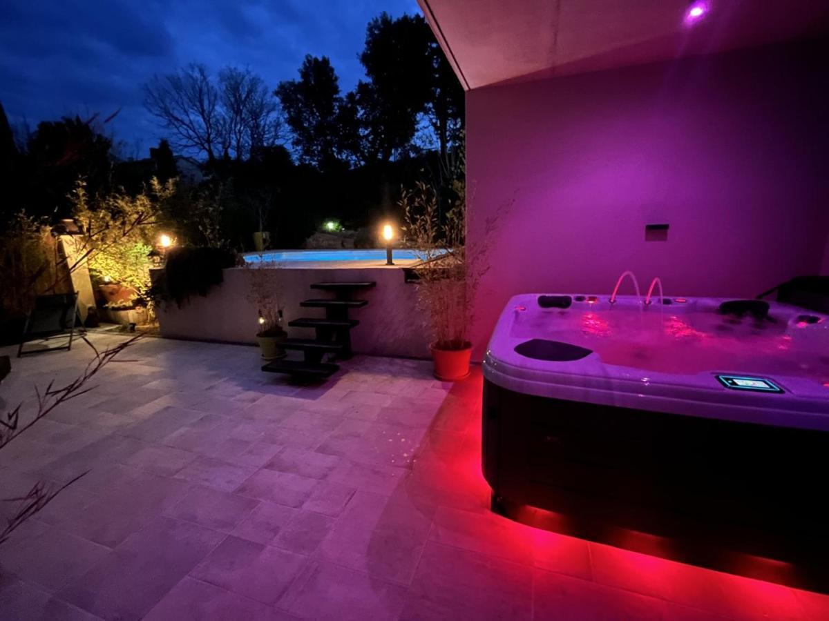 La Suite De Charme Du Mas De La Fontaine De Jonquier Avec Spa Privatif Seguret Bagian luar foto