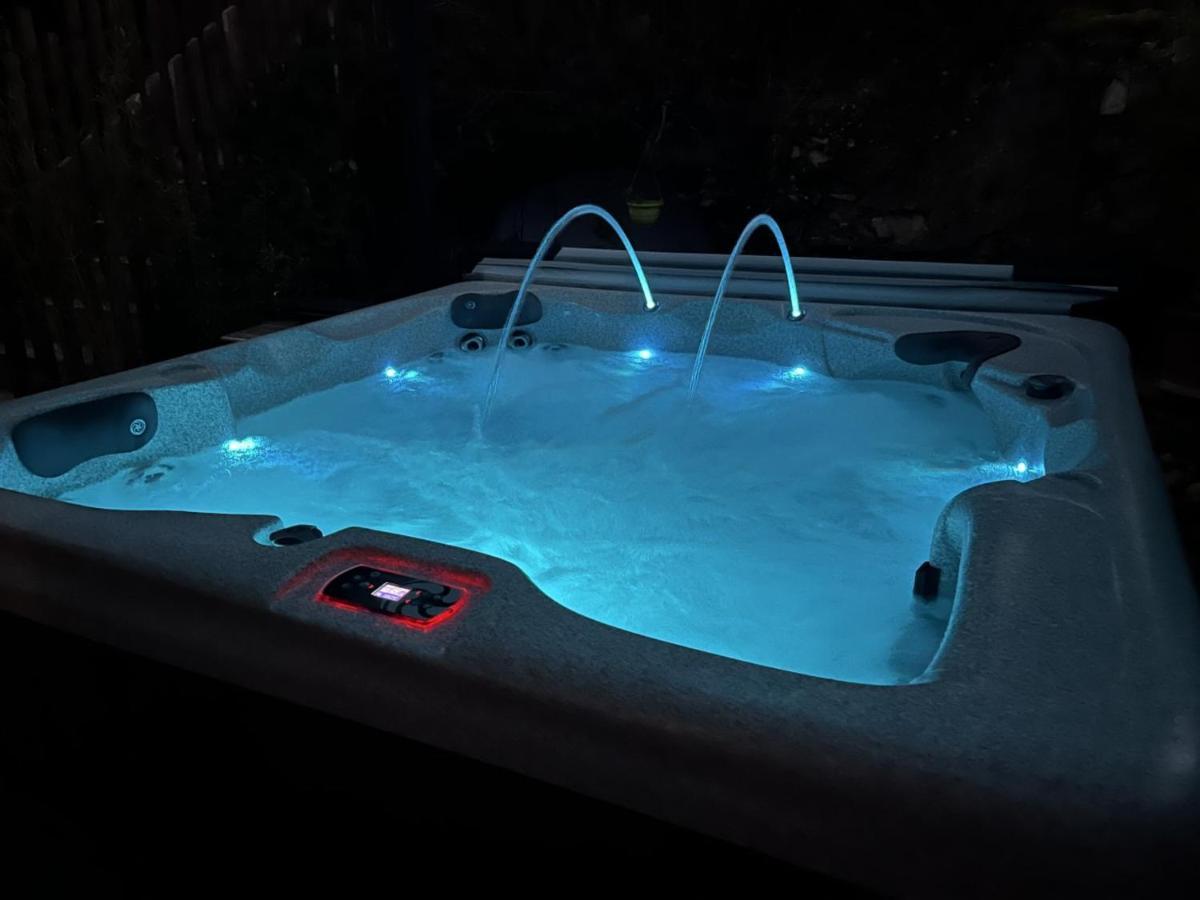 La Suite De Charme Du Mas De La Fontaine De Jonquier Avec Spa Privatif Seguret Bagian luar foto
